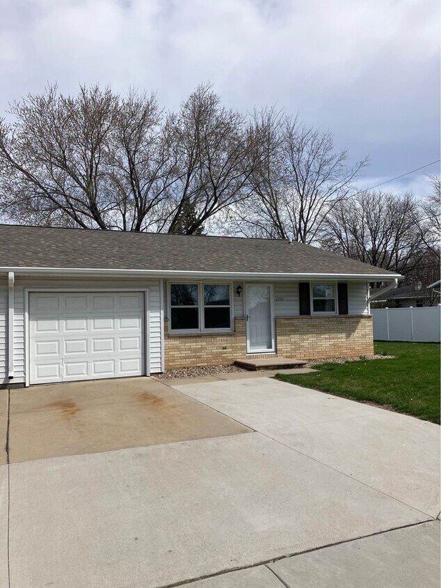 Primary Photo - 2957 Jauquet Dr