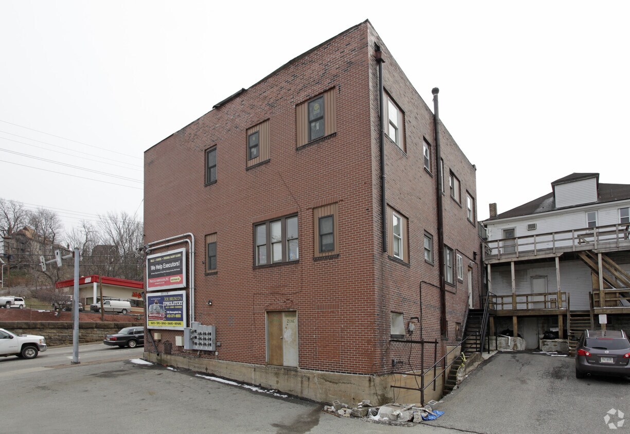 Foto del edificio - 2000-2002 Waverly Ave