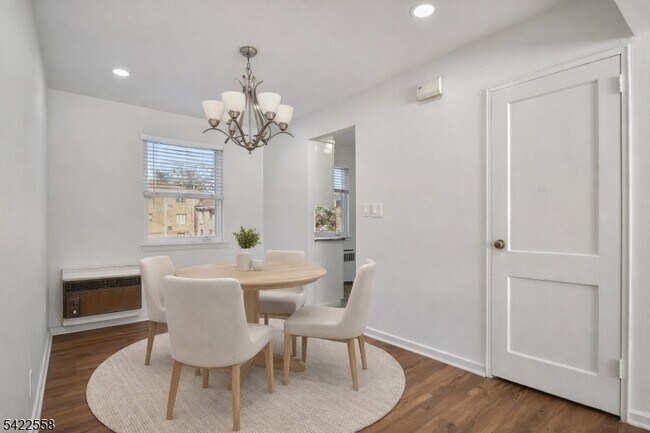 Foto del edificio - 16 Troy Dr