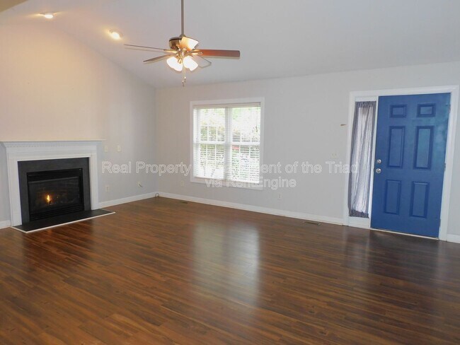 Foto del edificio - 2804 Mitchell Wood Dr