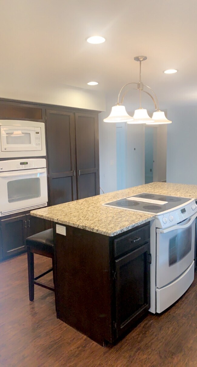 Foto del edificio - 8071 Emery Rd