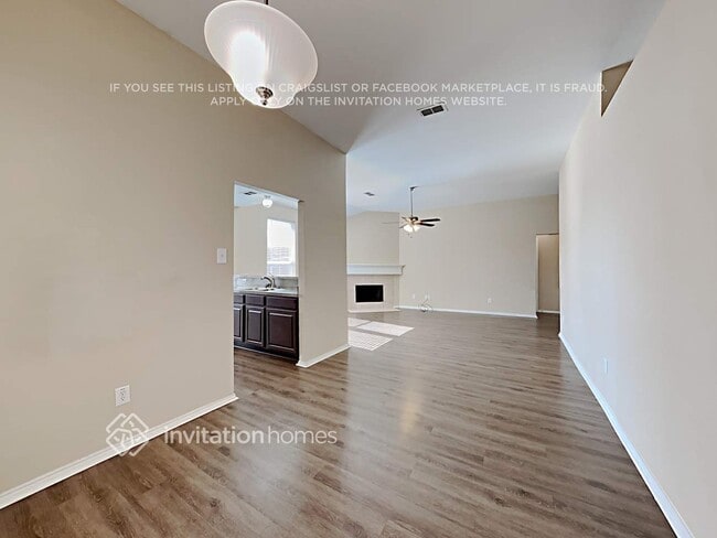 Building Photo - 905 Hidden Oaks Dr