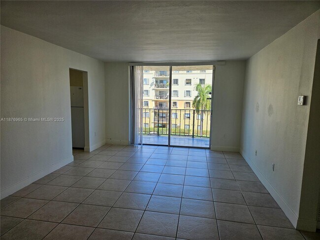 Foto del edificio - 9320 Fontainebleau Blvd