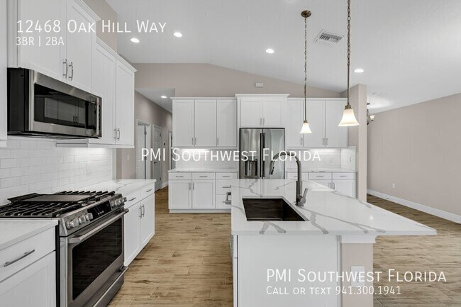 Foto del edificio - 12468 Oak Hill Way