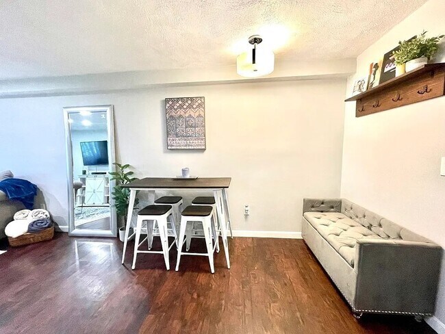 Dining - 103 Grove St