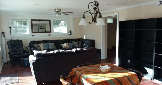 Foto del edificio - 1130 Thistle Hill Rd