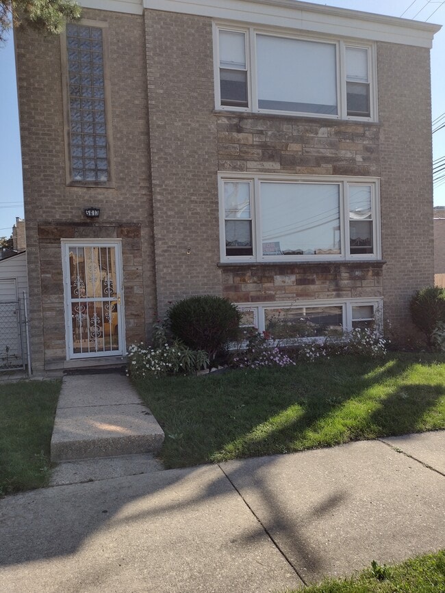 Edificio frontal - 5617 N Christiana Ave