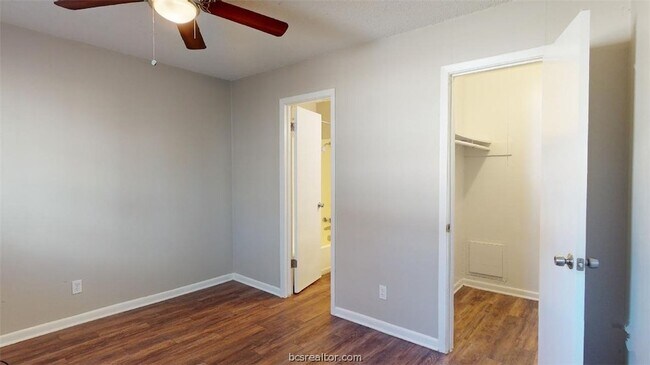 Building Photo - 500 Foch Street Unit 5