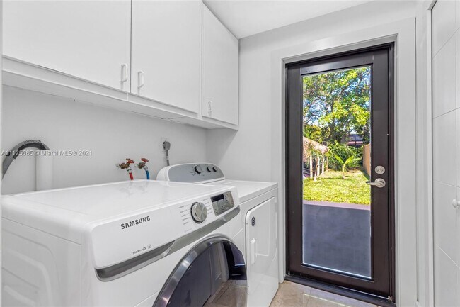 Foto del edificio - 2349 NE 173rd St