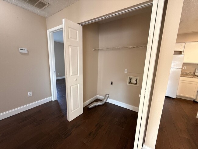 Building Photo - JCR1 - 5445