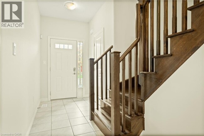 Building Photo - 6 Chestnut Dr