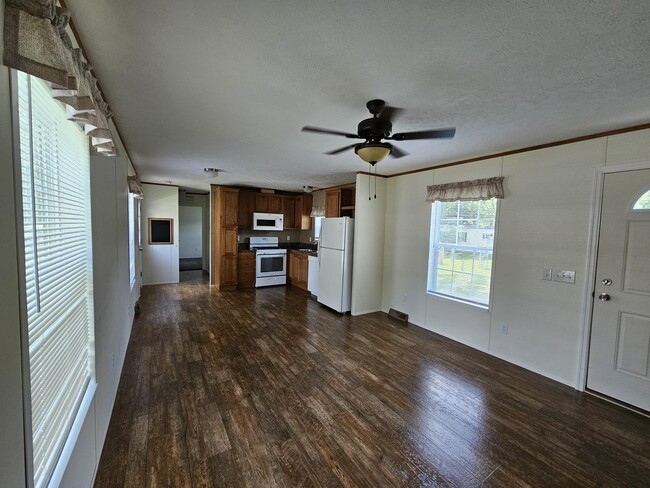 Foto del edificio - 411 Elmwood Cir