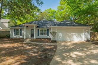 Building Photo - 49 Circle Dr