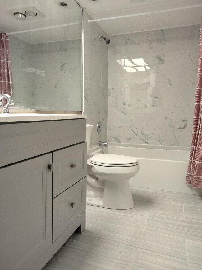Renovated Bath - 400 S Green St