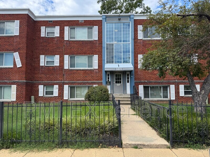 Photo - 3825 Hamilton Street