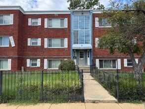 Building Photo - 3825 Hamilton St