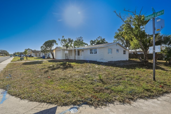 Building Photo - 3208 Holiday Lake Dr