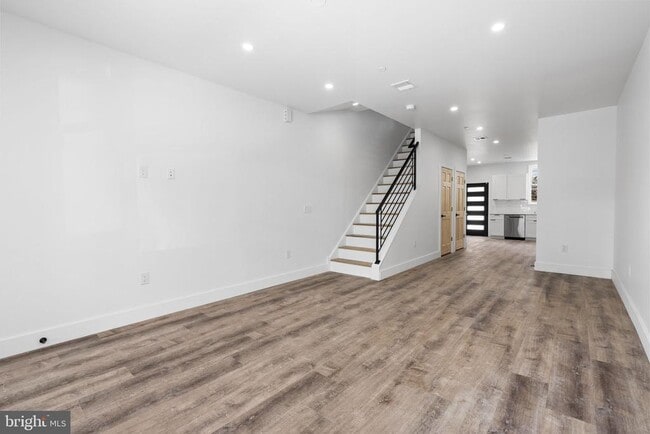 Building Photo - 458 W Earlham Ter