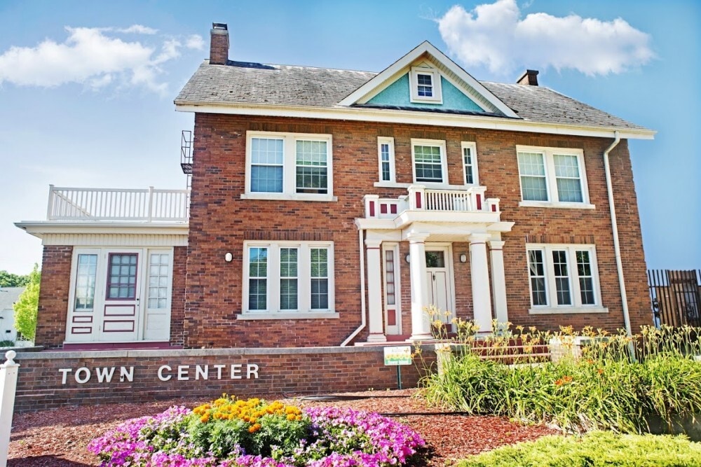 301 W Green St Unit 1W, Champaign, IL 61820 Room for Rent in