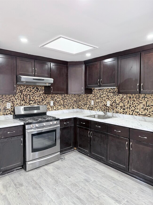 Building Photo - 5 Chopin Ct