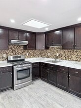 Building Photo - 5 Chopin Ct