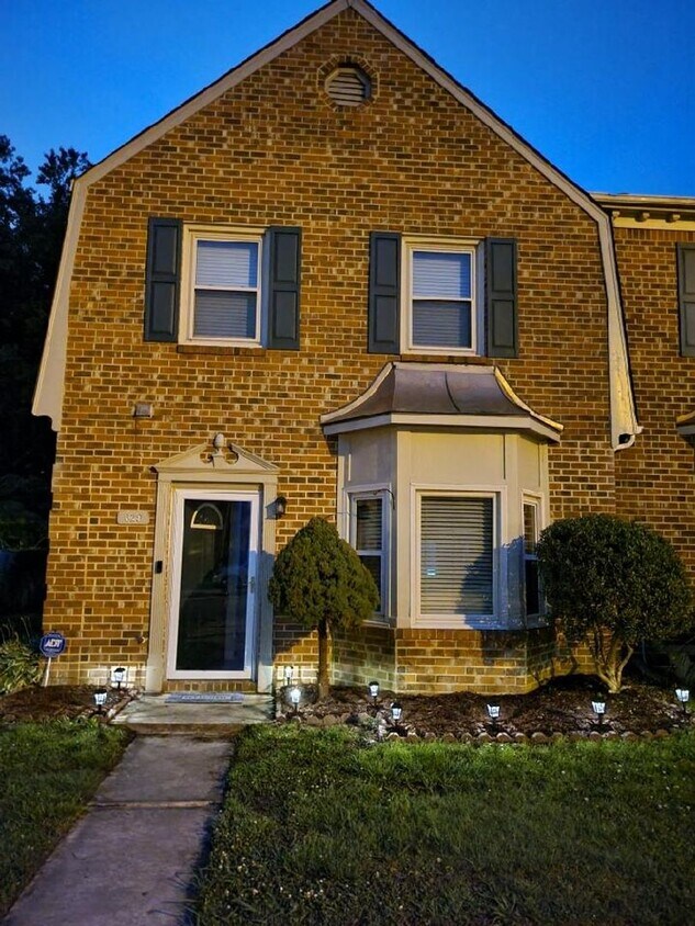 Primary Photo - Spacious Townhome in Riverwalk, Chesapeake