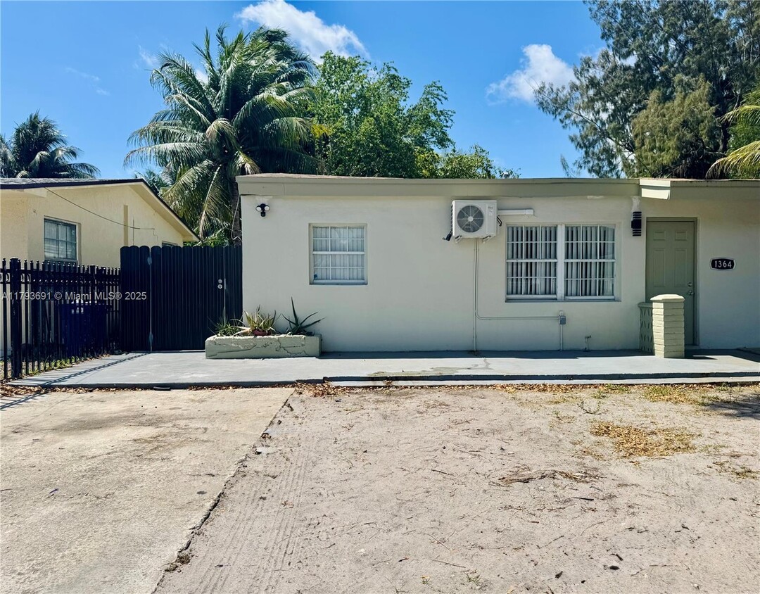 Foto principal - 1364 NE 145th St