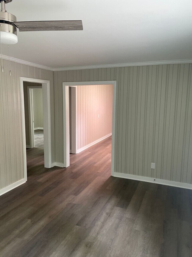 Foto del edificio - 4960 Deland St
