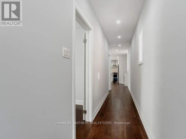 Building Photo - 532 Jane St