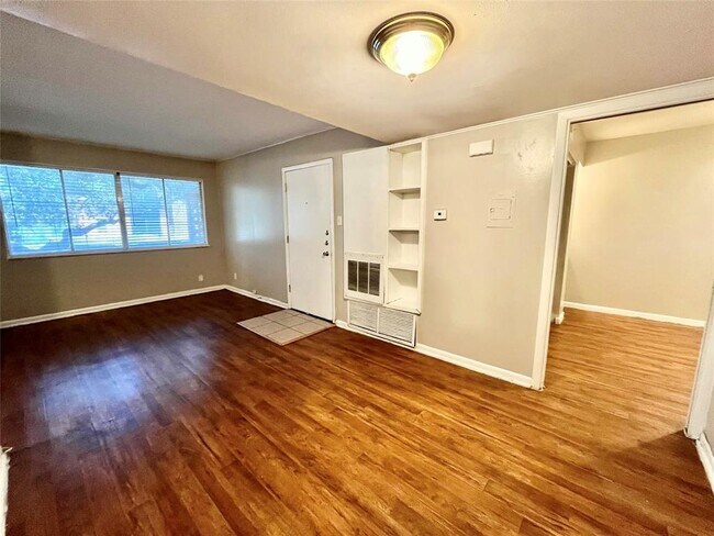 Foto del edificio - 3304 Red River St