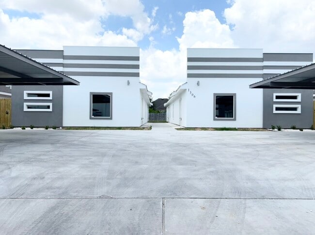 Building Photo - 1306 W Heritage Dr