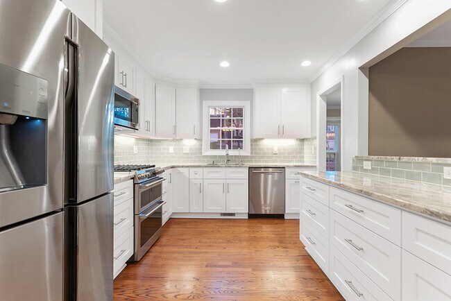 Foto del edificio - 1045 Vestavia Woods Dr