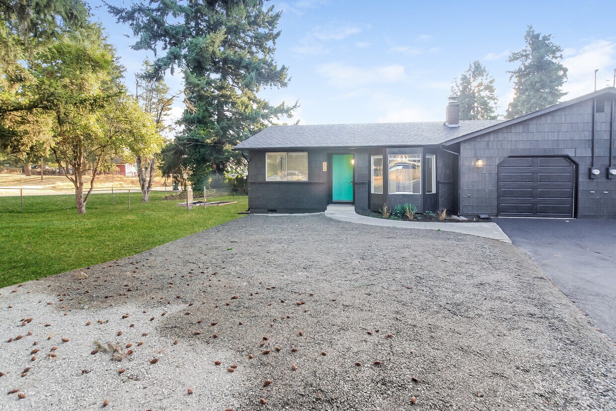 17407 B St E, Spanaway, WA 98387 Townhome Rentals in Spanaway WA