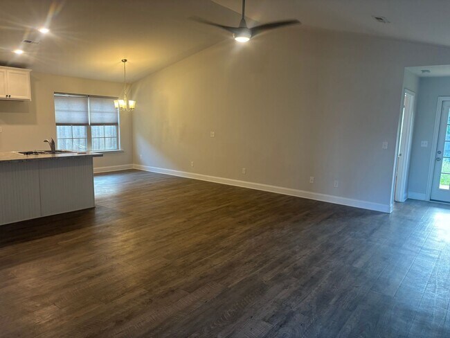 Building Photo - 135 BrookLawn Dr