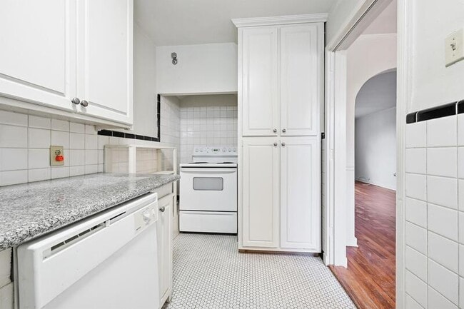 Building Photo - 4224 Perkins Rd