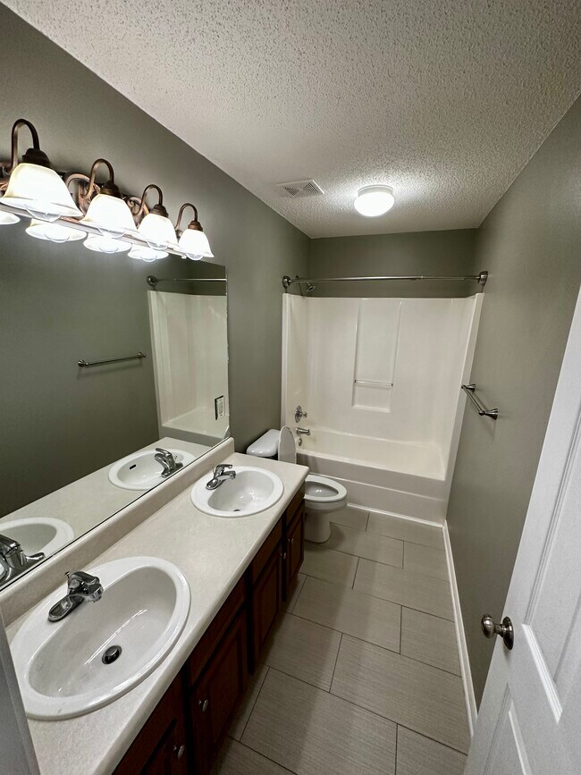 Building Photo - 27094 Stratford Glen Dr