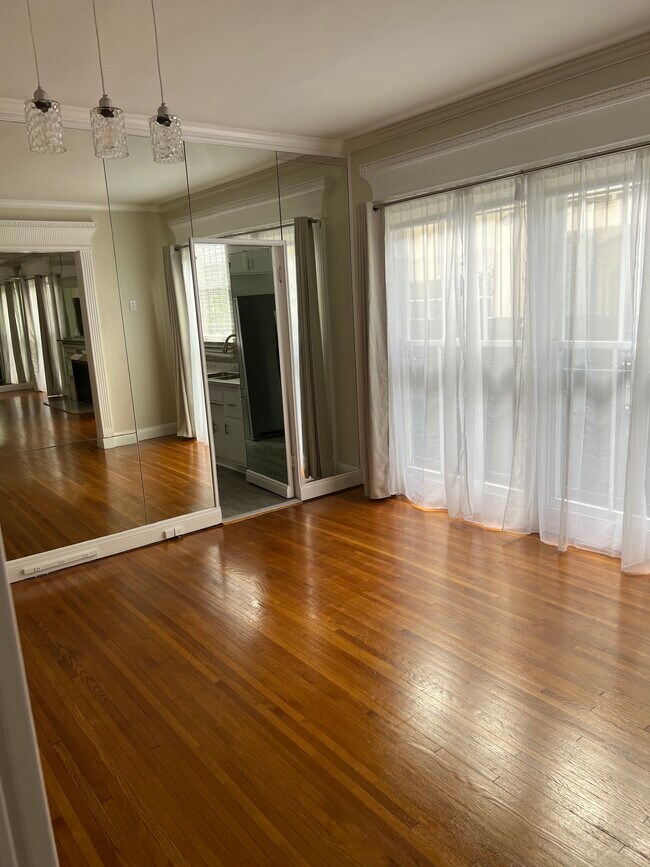 Foto del edificio - 8276 Norton Ave