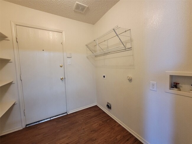 Foto del edificio - 1815 Brookwood Dr