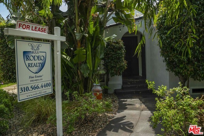 Building Photo - 2640 Vineyard Ave