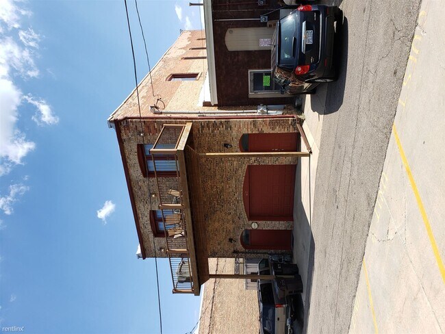 Building Photo - 3 br, 2 bath  - 413 1/2 Phoenix St