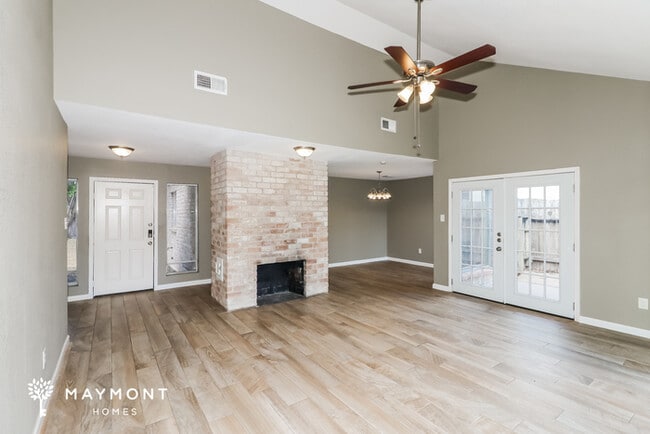 Building Photo - 15907 Red Willow Dr