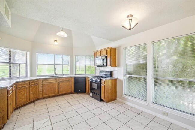 Foto del edificio - 2919 Great Lakes Ave