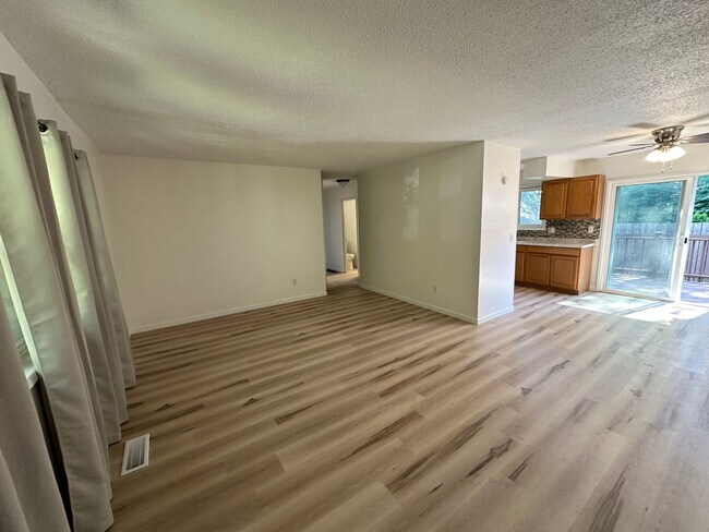 Building Photo - Newly Remodeled 3 Bedroom with Attached Ga...