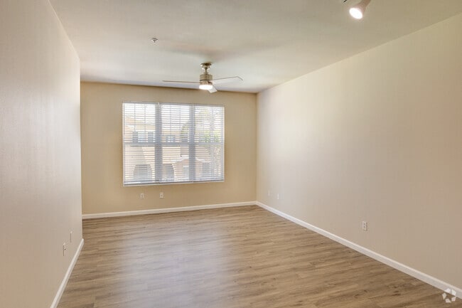 1BR, 1BA - 755SF - Living Room - de Tolosa Ranch Apartments