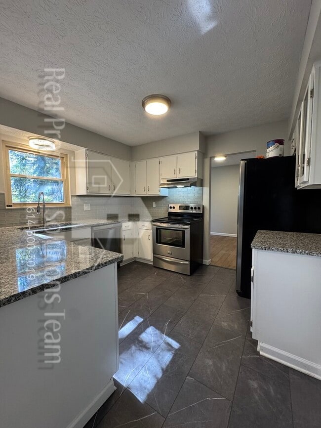 Building Photo - Renovated 4 bed in Westerville!