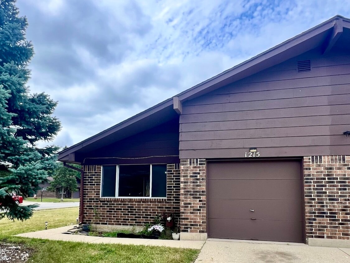 Primary Photo - 1215 Fulton Dr