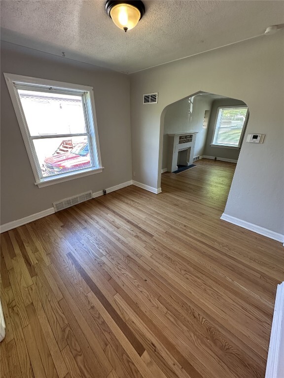 Building Photo - 2142 Fairhaven Dr