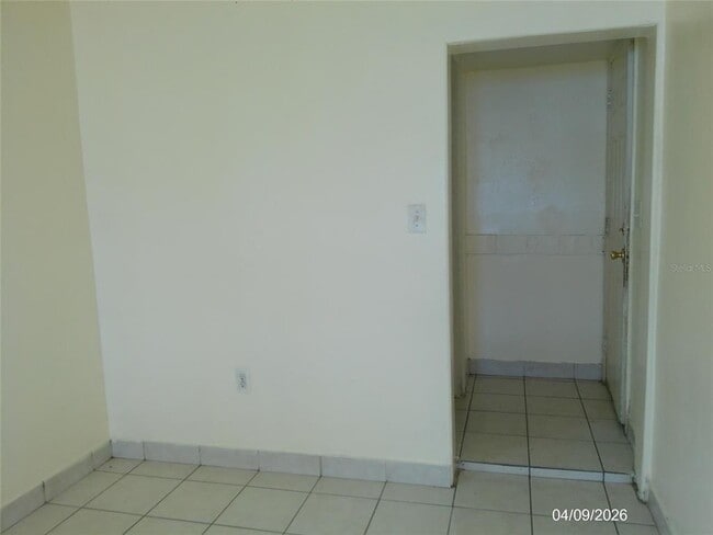 Foto del edificio - 1111 Cypress Gardens Blvd
