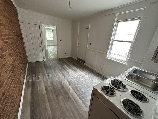 Foto del edificio - 528 S Duke St