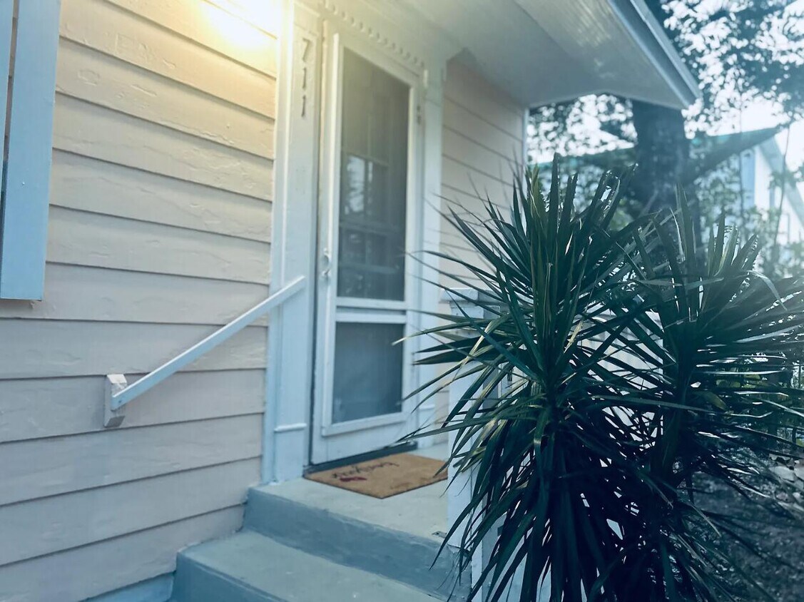 Primary Photo - 707 2nd Ave S